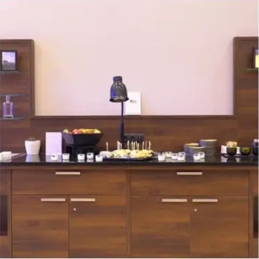 Buffet mit Snacks und Getränken während der Kurspause